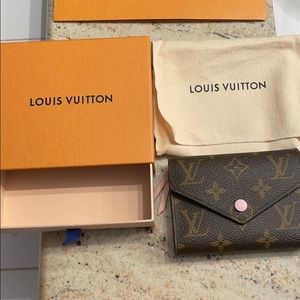Louis Vuitton victorine compact wallet